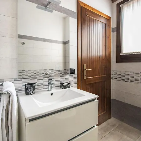 Helena Apartment